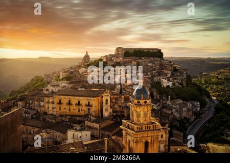 Ragusa in Sizilien, Italien, im Sommer 2022 aufgenommen Stockfoto