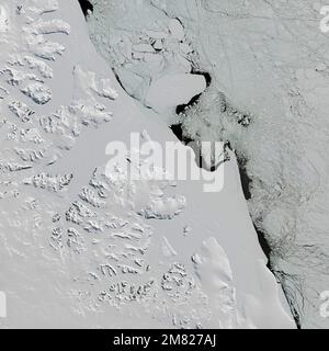 Die Antarktis-Antenne und das Larsen-Eisregal mit kalbenden Eisbergen Stockfoto