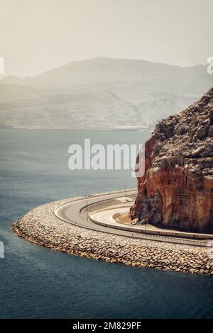 Wüstenstraße in Musandam Oman im Mai 2022 Stockfoto