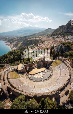 Teatro Antico di Taormina in Sizilien, Italien, aufgenommen im Mai 2022 Stockfoto