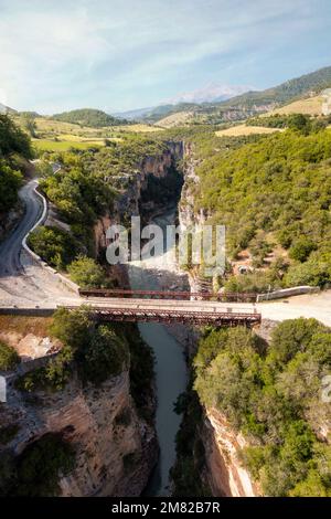 Osumi Canyon in Südalbanien im Mai 2022 aufgenommen Stockfoto