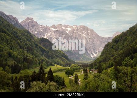 Das Logar Valley in den Julischen Alpen, Slowenien, führt im Juni 2022 Stockfoto