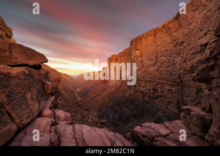 Al-shaq Canyon in Saudi-Arabien im Mai 2022 aufgenommen Stockfoto