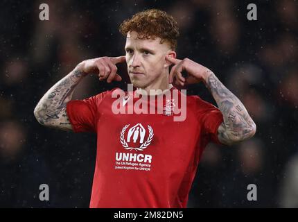 Nottingham, England, 11. Januar 2023. Jack Colback vom Nottingham Forest reagiert, nachdem er beim Elfmeterschießen während des Carabao Cup-Spiels auf dem City Ground, Nottingham, einen Treffer erzielt hat. Das Bild sollte lauten: Darren Staples/Sportimage Stockfoto