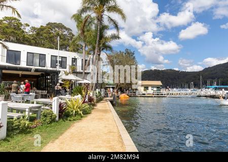 Church Point Sydney Vorort, Pasadena Restaurant Hotel auf der linken Seite und Bezirk Fähranlegestelle voraus, Sydney, NSW, Australien Stockfoto