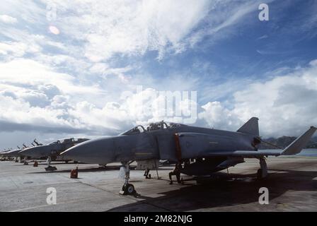 DF-ST-85-11781. Betreff Operation/Serie: OPPORTUNE JOURNEY 84 Base: Marine Corps Air Station Kaneohe Bundesstaat: Hawaii (HI) Land: Vereinigte Staaten von Amerika (USA) Stockfoto