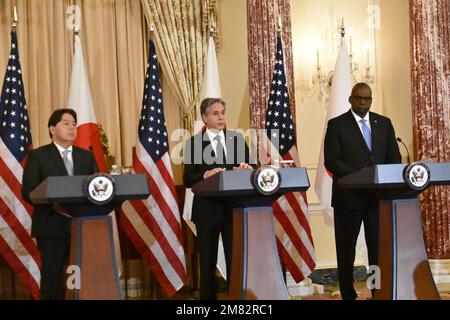 Washington, DC, USA. 11. Januar 2023. (NEU) Antony Blinken hält gemeinsame Pressekonferenz in Washington DC ab. 11. Januar 2023, Washington, DC, USA: Der US-Außenminister Antony Blinken hält eine gemeinsame Pressekonferenz mit Verteidigungsminister Lloyd J. Austin III, dem japanischen Außenminister Yoshimasa Hayashi und dem japanischen Verteidigungsminister Yasukazu Hamada ab. (Kreditbild: © Kyle Mazza/TheNEWS2 via ZUMA Press Wire) NUR REDAKTIONELLE VERWENDUNG! Nicht für den kommerziellen GEBRAUCH! Stockfoto