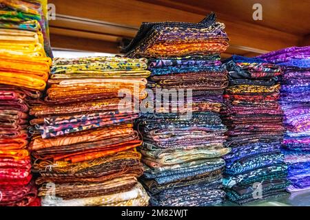 Laguna Hills, CA, USA - 16. April 2022: The Cosmic Quilting and Carolynne Stockfoto