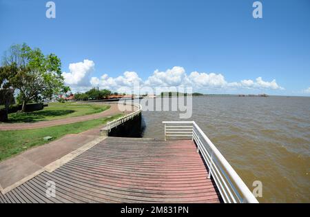 Macapá,Amapá,Brasilien,14. November 2021. Radweg in der Nähe der Festung São José do Amapá und neben dem Amazonas im Norden Stockfoto