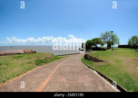 Macapá,Amapá,Brasilien,14. November 2021. Radweg in der Nähe der Festung São José do Amapá und neben dem Amazonas im Norden Stockfoto