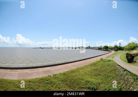 Macapá,Amapá,Brasilien,14. November 2021. Radweg in der Nähe der Festung São José do Amapá und neben dem Amazonas im Norden Stockfoto