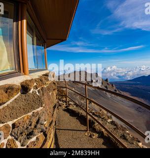 Haleakala Visitor Center am Rand des Haleakala-Kraters, Haleakala-Nationalpark, Maui, Hawaii, USA Stockfoto