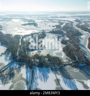 Winterliche Landschaft rund um die Bird's Island im nordwestlichen Teil des Altmühl-Sees in Mittelfrankreich Stockfoto