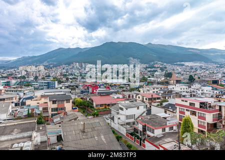 Quito, Equador - 26. September 2022: Panoramablick auf die Hauptstadt Stockfoto