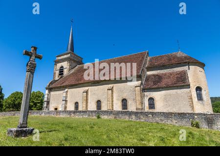 DIE KIRCHE SAINT JACQUES LE MAJEUR, DIE ZUM UNESCO-WELTKULTURERBE GEHÖRT, LIEGT AUF DEM WEG VON SAINT JAMES, ASQUINS, (89) YONNE, BOURGUNDY, FRANKREICH Stockfoto