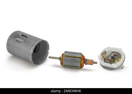 Zerlegte teile des gleichstrommotors auf isoliertem weißem Hintergrund Stockfoto