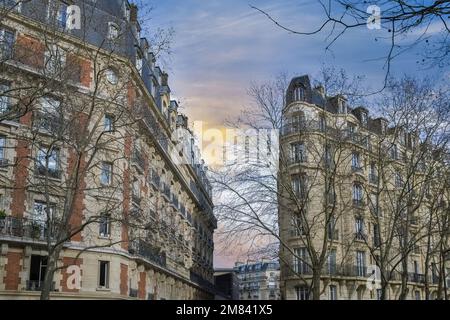 Paris, schöne Gebäude rue Saint-Jacques im 14e Arrondissement, im Winter Stockfoto