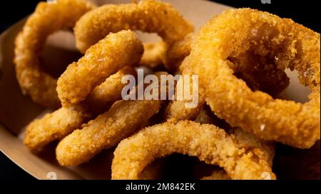 Panierte Zwiebelringe Stockfoto