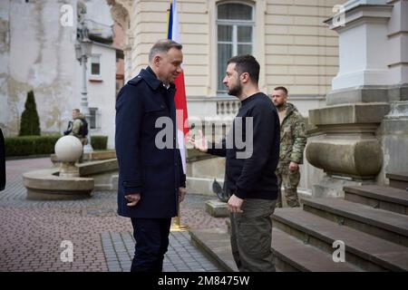 Lviv. 11. Januar 2023. Krieg in der Ukraine. Präsident Wolodymyr ZELENSKYY am 11. Januar 2023 in Lemberg. Präsident Volodymyr SELENSKYY trifft den polnischen Präsidenten Andrzej Duda und den litauischen Präsidenten Gitanas Nauseda, reist den ukrainischen Präsidenten in die Region Lemberg und trifft sich mit den Präsidenten Polens und Litauens. Credit: The Presidential Office of Ukraine via/dpa/Alamy Live News Stockfoto