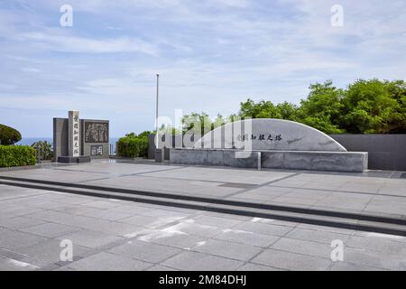 愛國知祖之塔, Präfektur Aichi Denkmal für die Kriegstoten (errichtet 1965); Okinawa Friedenspark, Itoman, Okinawa, Japan Stockfoto