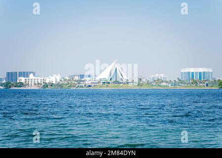 Dubai, Vereinigte Arabische Emirate. 25. November 2022: Der Dubai Creek Golf Yacht Club, Vorläufer vieler Golfclubs in Dubai Stockfoto