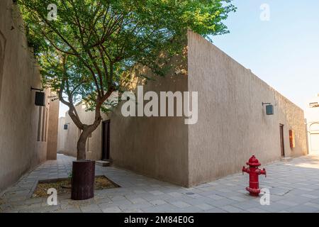 Das historische Viertel Shindagha im Viertel Dubai Creek ist eine beliebte Touristenattraktion in den Vereinigten Arabischen Emiraten. Das Alte Dubai. Stockfoto