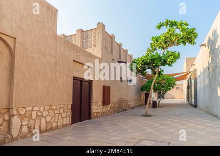 Alte Gebäude im Viertel Bastakia, Dubai. Die Gebäude sind Nachbildungen der alten Strukturen rund um Dubai Creek und verfügen über Windtürme. Der Alte Dub Stockfoto