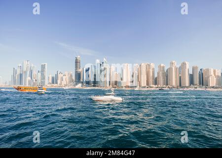 Moderne Gebäude in Dubai Marina, Dubai, Vereinigte Arabische Emirate. Stockfoto