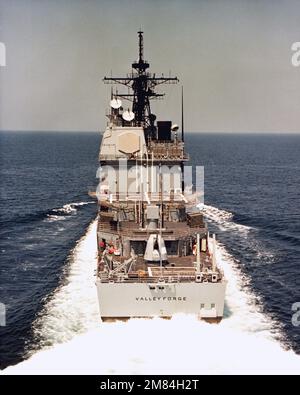 Ein Heck-Blick auf die während der Seeversuche im GANGE befindliche SCHMIEDE (CG 50) des geführten Raketenkreuzers. Land: Unbekannt Stockfoto