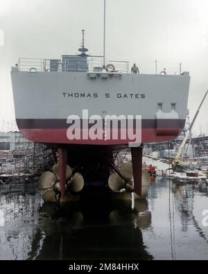 Ein Heck-Blick auf den gesteuerten Raketenkreuzer THOMAS S. GATES (CG-51) am Tag vor dem Start. Basis: Bath Bundesstaat: Maine (ME) Land: Vereinigte Staaten von Amerika (USA) Stockfoto