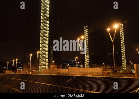 Francois Mitterand Bibliothek in Paris bei Nacht Stockfoto