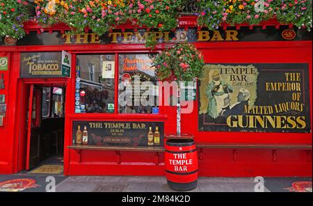 Barrel at the Temple Bar, Dublin, Est 1840, 47-48 Temple Bar, Dublin 2, D02 N725, Irland Stockfoto