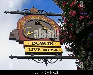 Schild an der Temple Bar, Dublin, Est 1840, 47-48 Temple Bar, Dublin 2, D02 N725, Irland Stockfoto