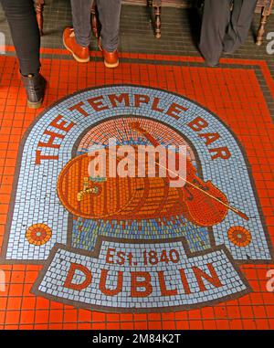 Mosaikboden in der Temple Bar, Dublin, Est 1840, 47-48 Temple Bar, Dublin 2, D02 N725, Irland Stockfoto