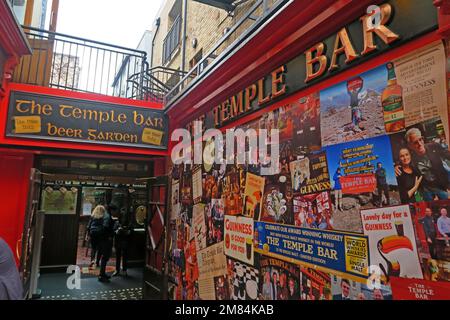 The Temple Bar Eingang zum Biergarten, Dublin, Est 1840, 47-48 Temple Bar, Dublin 2, D02 N725, Irland Stockfoto