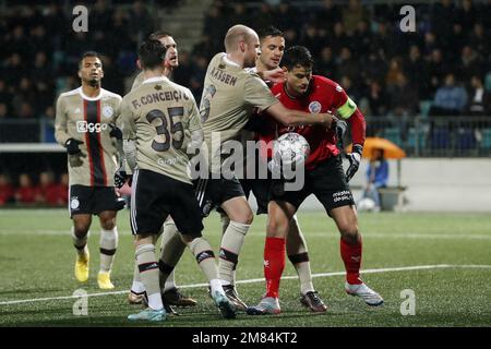 DEN BOSCH — (lr) Kenneth Taylor of Ajax, Francisco Conceicao of Ajax, Davy Klaassen of Ajax, FC Den Bosch Torwart Wouter van der Steen während der 2. Runde des Toto KNVB Cup zwischen dem FC Den Bosch und Ajax im Stadion De Vliert am 11. Januar 2023 in Den Bosch; Niederlande. ANP BART STOUTJESDYK Stockfoto