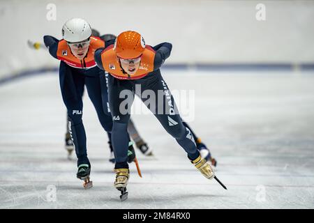 DANZIG – Polen, 12/01/2022, Suzanne Schulting, Selma Poutsma während des Trainings vor der europäischen Schnellskating-Meisterschaft. ANP RONALD HOOGENDOORN niederlande Out - belgien Out Credit: ANP/Alamy Live News Stockfoto