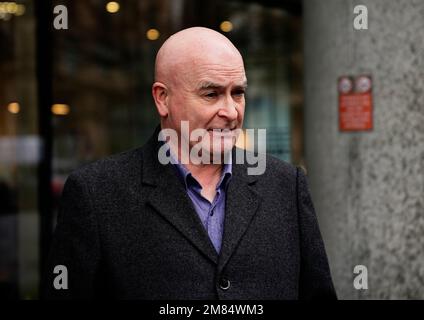 Mick Lynch, Generalsekretär der Eisenbahn-, See- und Verkehrsunion (RMT), trifft in den Büros der Rail Delivery Group (RDG) zu einer Sitzung des Transport Salaried Staff' Association (TSSA) ein. Foto: Donnerstag, 12. Januar 2023. Stockfoto