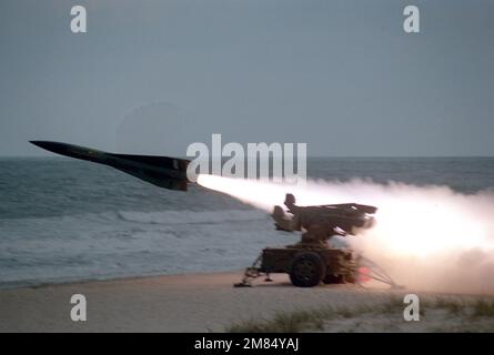 Das 3. Leichte Flugabwehrbataillon feuert während einer Übung eine MIM-23-Falke ab. Basis: Onslow Beach, MCB, Camp Lejeune Bundesstaat: North Carolina (NC) Land: Vereinigte Staaten von Amerika (USA) Stockfoto