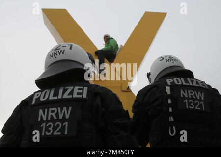 Lützerath, Deutschland - 01 10 2023 - Klimaschutzprotest, Polizisten in Lützerath. Bilder von Lützerath aus der Garzweiler-Tagebau. Stockfoto