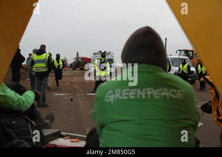 Lützerath, Deutschland - 01 10 2023 - Klimaschutzprotest, Polizisten in Lützerath. Bilder von Lützerath aus der Garzweiler-Tagebau. Stockfoto