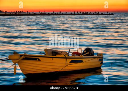 Boote im alten Hafen von Triest, Italien Stockfoto