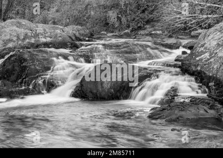 Copperfalls State Park in der Nähe von Mellen Wisconsin ist ein sehr beliebter State Park in Wisconsin, der viele Möglichkeiten zum Wandern und Fotografieren bietet Stockfoto