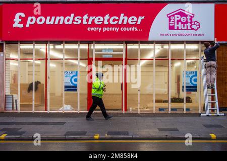 Geschlossen Poundstretcher & Re Let Store in Blackpool, UK, Geschäfte, Shopping und Shoppers in Corporation Street. Geschäfte im Stadtzentrum in der Küstenstadt. Stockfoto