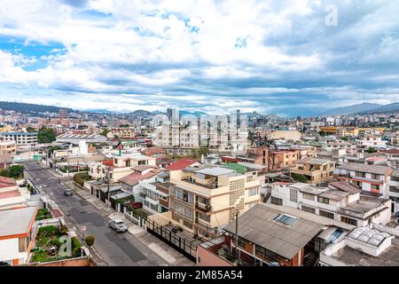 Quito, Equador - 26. September 2022: Panoramablick auf die Hauptstadt Stockfoto