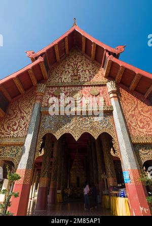 Lampang, Thailand. 22. November 2022. Wat Phra, Der Lampang Luang Tempel. Buddhistischer Tempel im Lanna-Stil. Touristenziel Nord Stockfoto