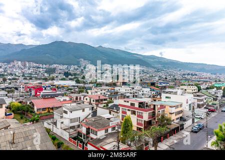 Quito, Equador - 26. September 2022: Panoramablick auf die Hauptstadt Stockfoto