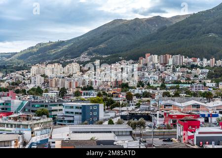 Quito, Equador - 26. September 2022: Panoramablick auf die Hauptstadt Stockfoto