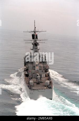 Ein Heck-Blick auf den nuklearbetriebenen geführten Raketenkreuzer USS ARKANSAS (CGN 41), der sich von der USS ENTERPRISE entfernt (nicht abgebildet). Land: Pazifik (POC) Stockfoto