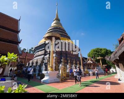 Lampang, Thailand. 22. November 2022. Wat Phra, Der Lampang Luang Tempel. Buddhistischer Tempel im Lanna-Stil. Touristenziel Nord Stockfoto
